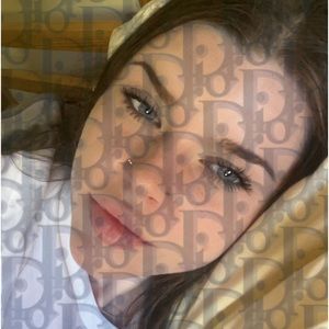 Meet your Posher, Mia